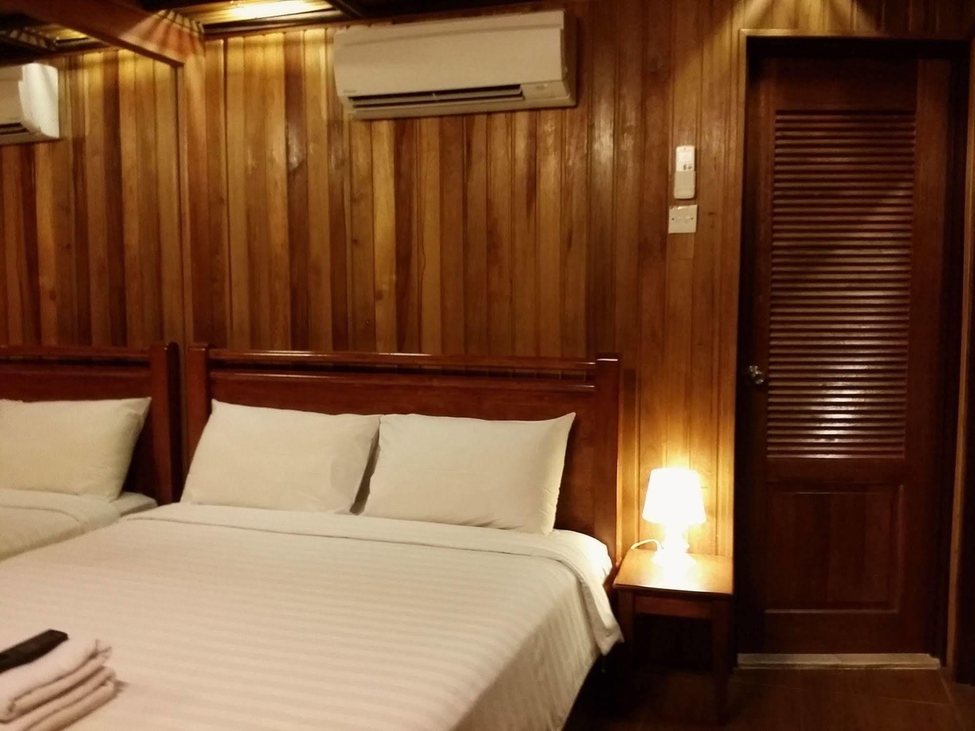 Rainforest Hostel *